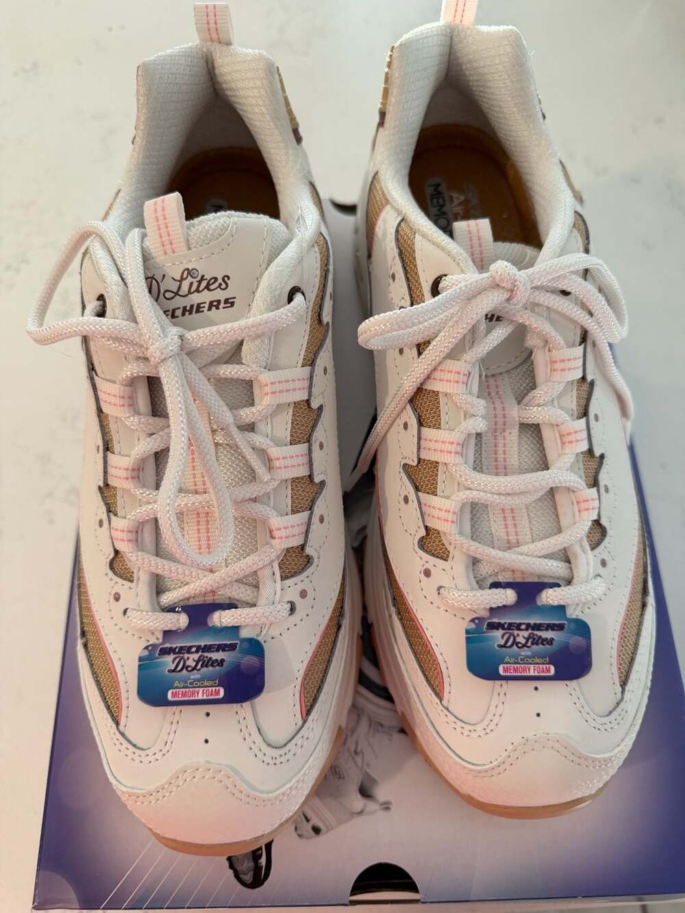 New NIB Skechers D'Lites Popular Vote Sz 10 Off White Brown
